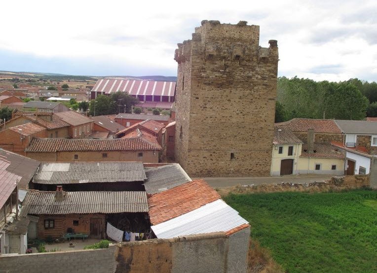 Castillo de Quintana del Marco (sólo queda torre), Spain